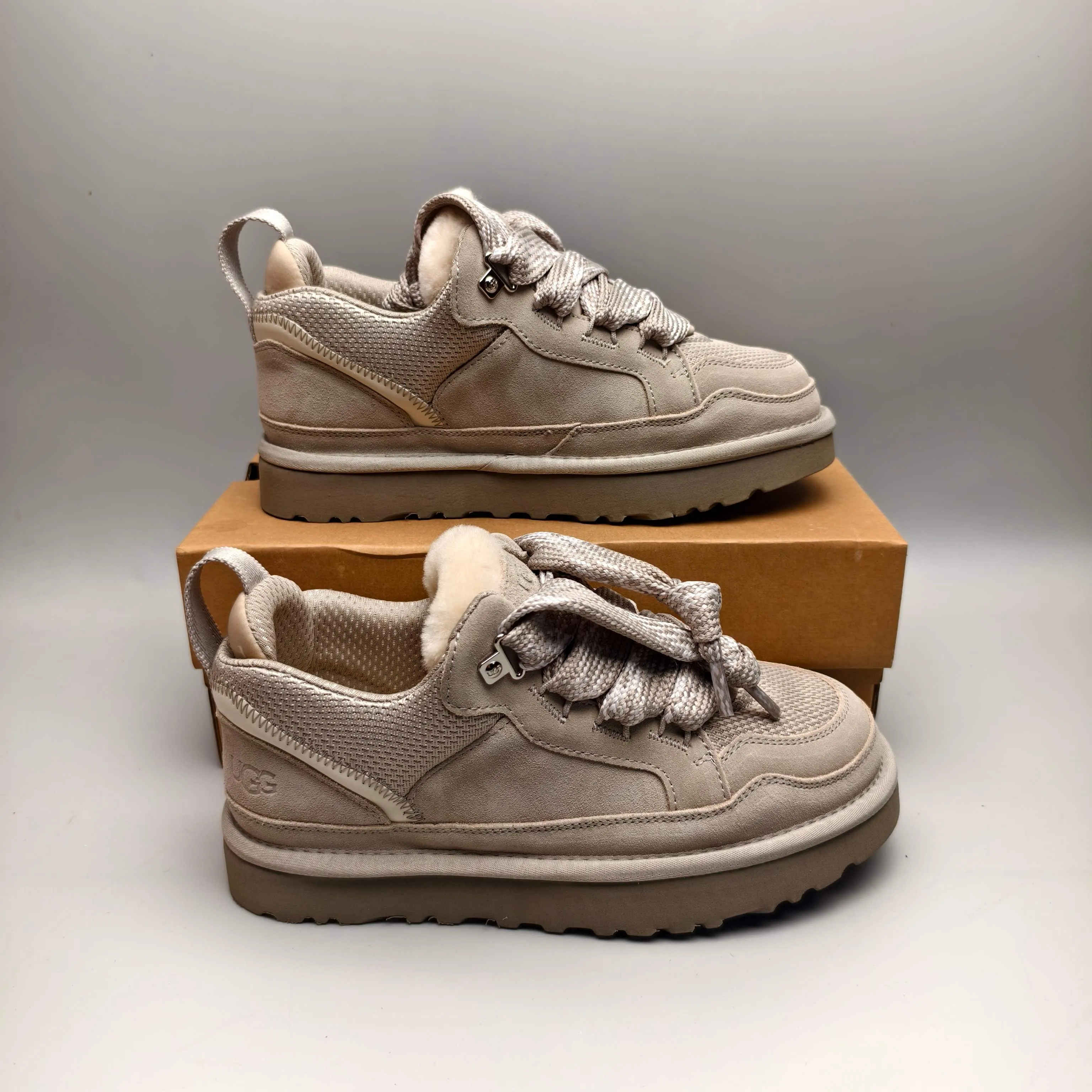 💰640 UGG sheepskin all-in-one snow boots 4032 couple mesh sports and leisure style color: sand black chestnut gray walnut antelope brown white code number: 35-45?